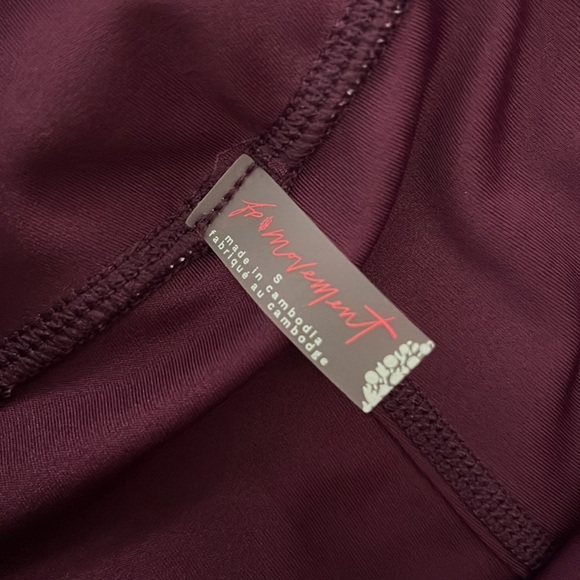 Free People FP Movement plum capri cross cross leggings pants tights small NEW! - Picture 2 of 8